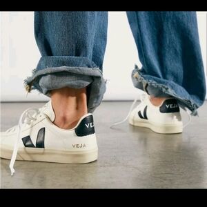 VEJA Womens White & Black Campo Leather Sustainable Designer Sneakers 6